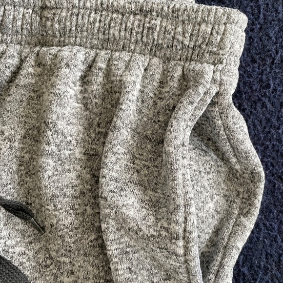 MEN'S PANTS   (JOGGERS SWEATPANTS OR JUST RELAX)  SIZE L - Picture 5 of 9